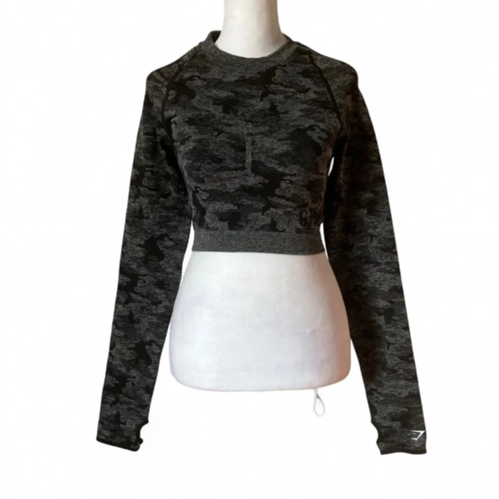 Gymshark Adapt Camo Seamless Long Sleeve Black & Gray Crop Top size Medium - Picture 3 of 9